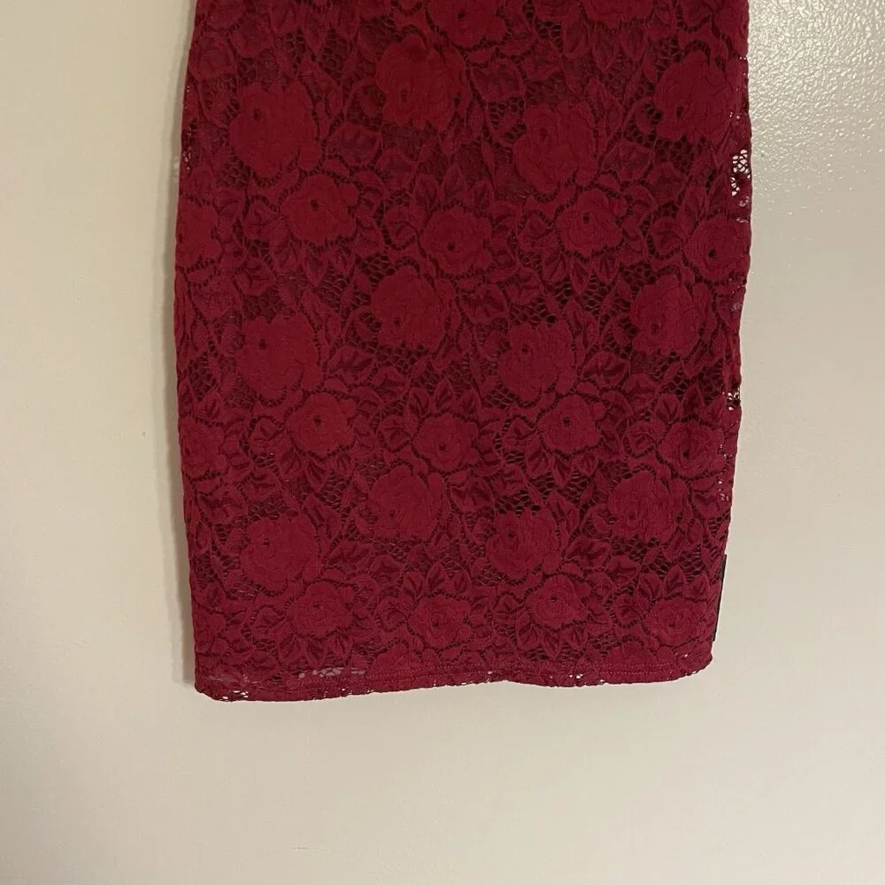 Lulus Women XS Flirty Thoughts Wine Red Lace Off-The-Shoulder Bodycon Dress NWT - Picture 3 of 12